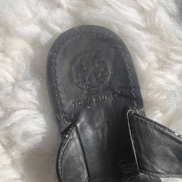 Tory Burch Breely Black Patent Gold Logo Flower Flip-Flops Sandals US 7 - Picture 5 of 6